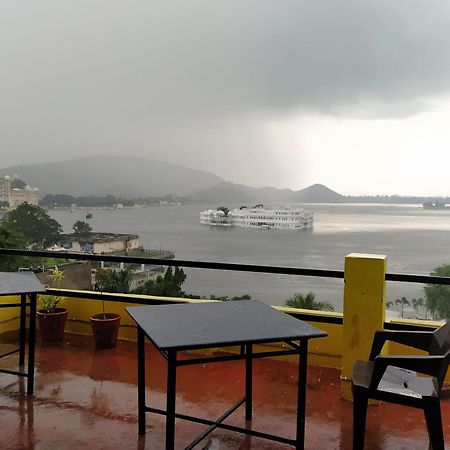 Hotel Lake Star Udaipur Bagian luar foto