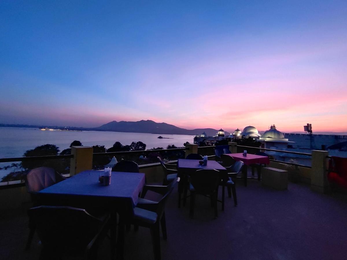 Hotel Lake Star Udaipur Bagian luar foto