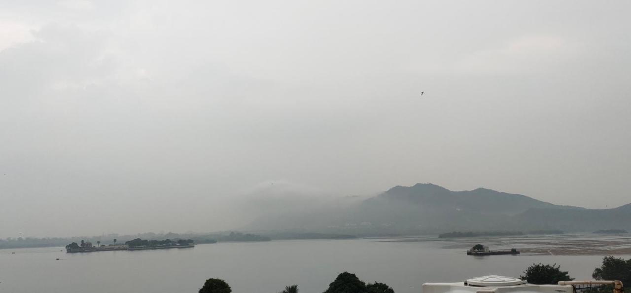 Hotel Lake Star Udaipur Bagian luar foto