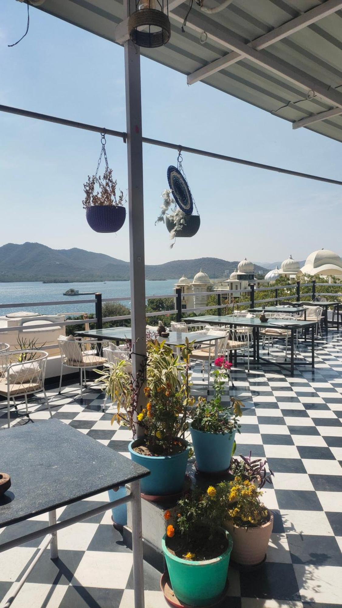 Hotel Lake Star Udaipur Bagian luar foto