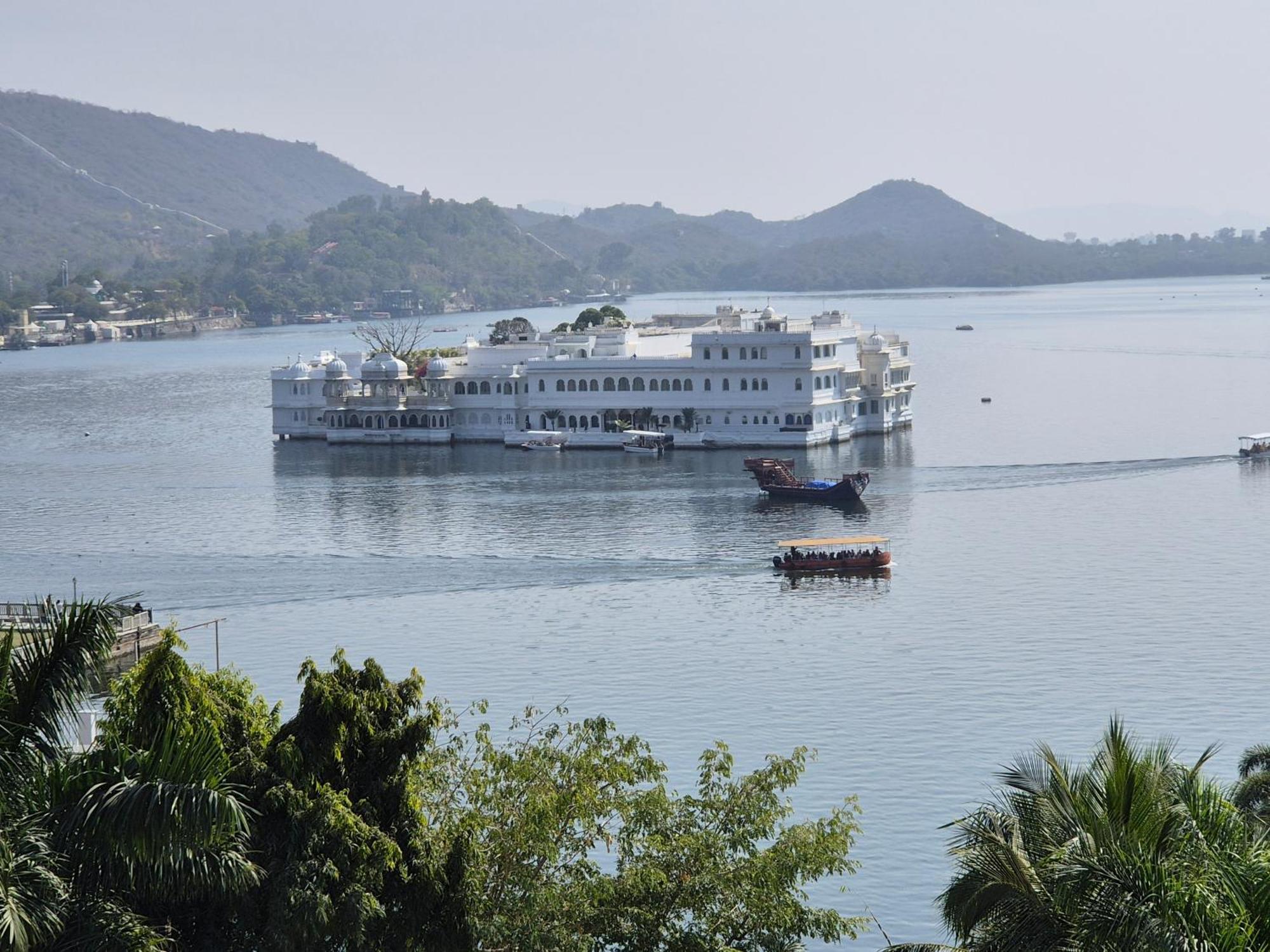 Hotel Lake Star Udaipur Bagian luar foto