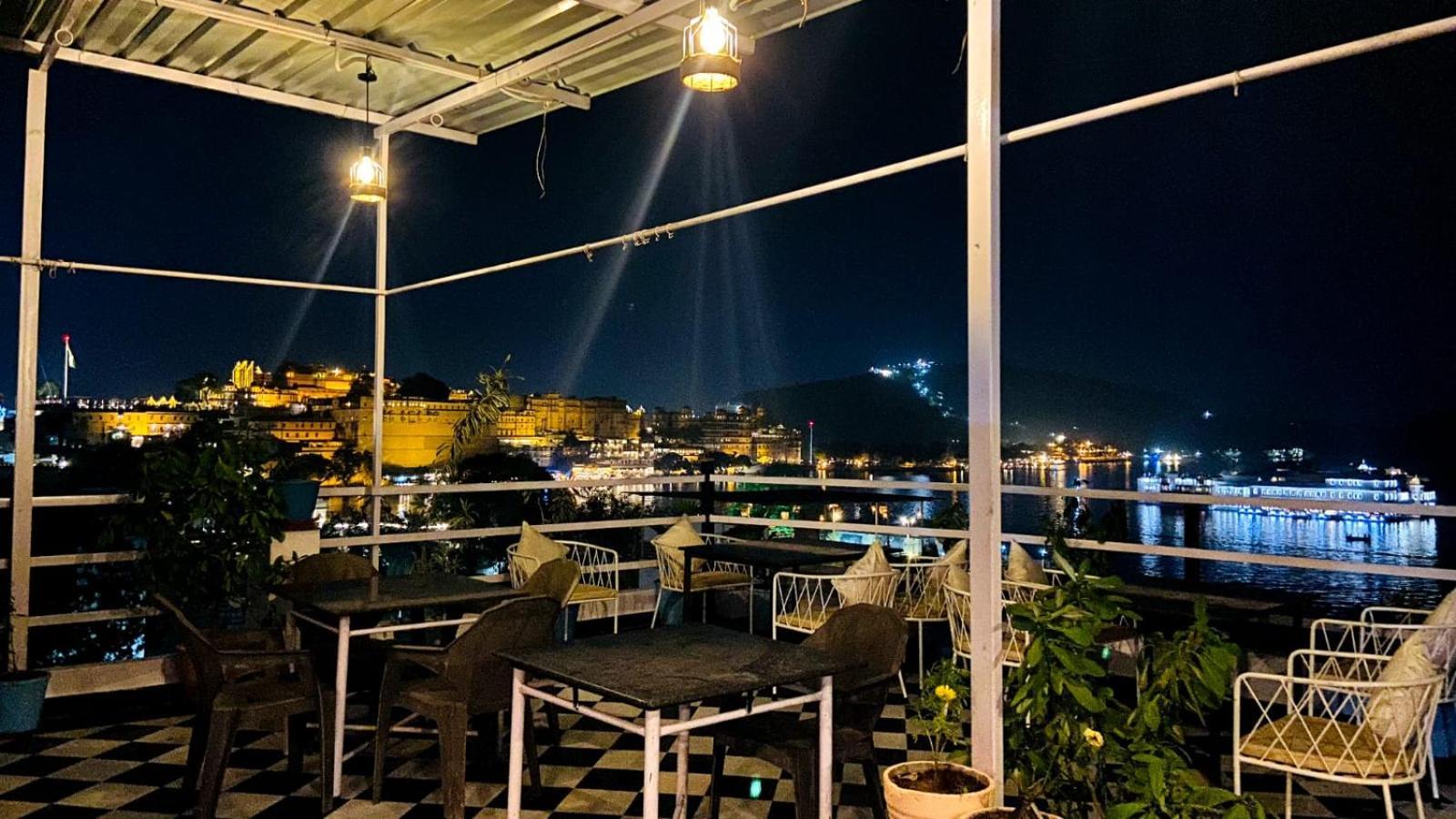 Hotel Lake Star Udaipur Bagian luar foto