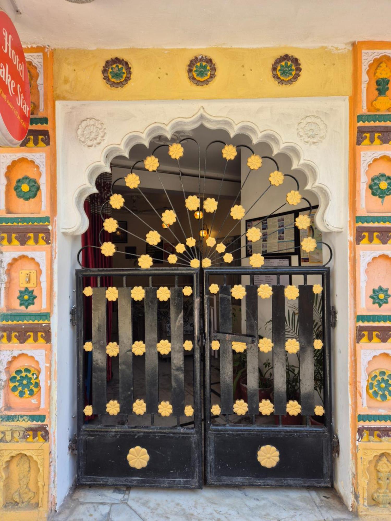 Hotel Lake Star Udaipur Bagian luar foto