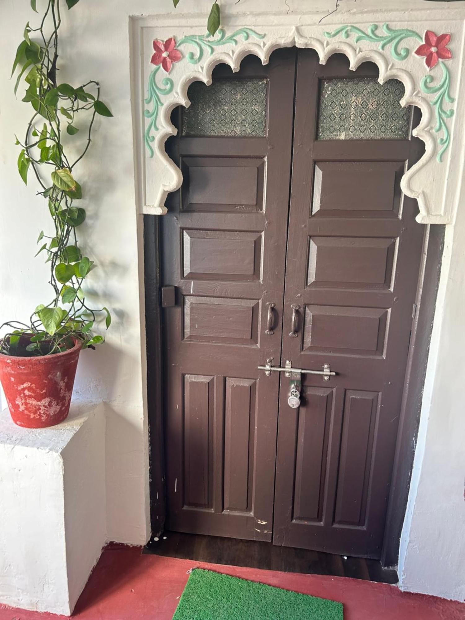 Hotel Lake Star Udaipur Bagian luar foto