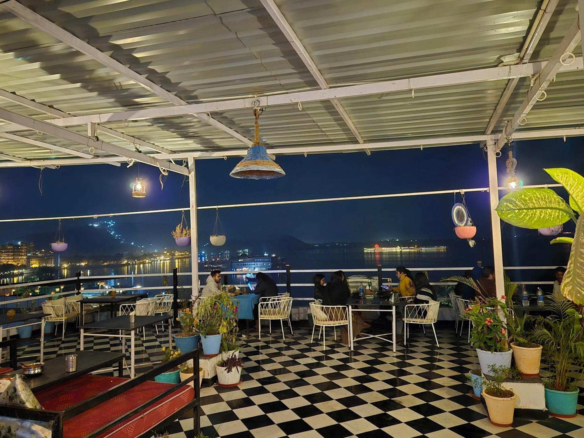 Hotel Lake Star Udaipur Bagian luar foto