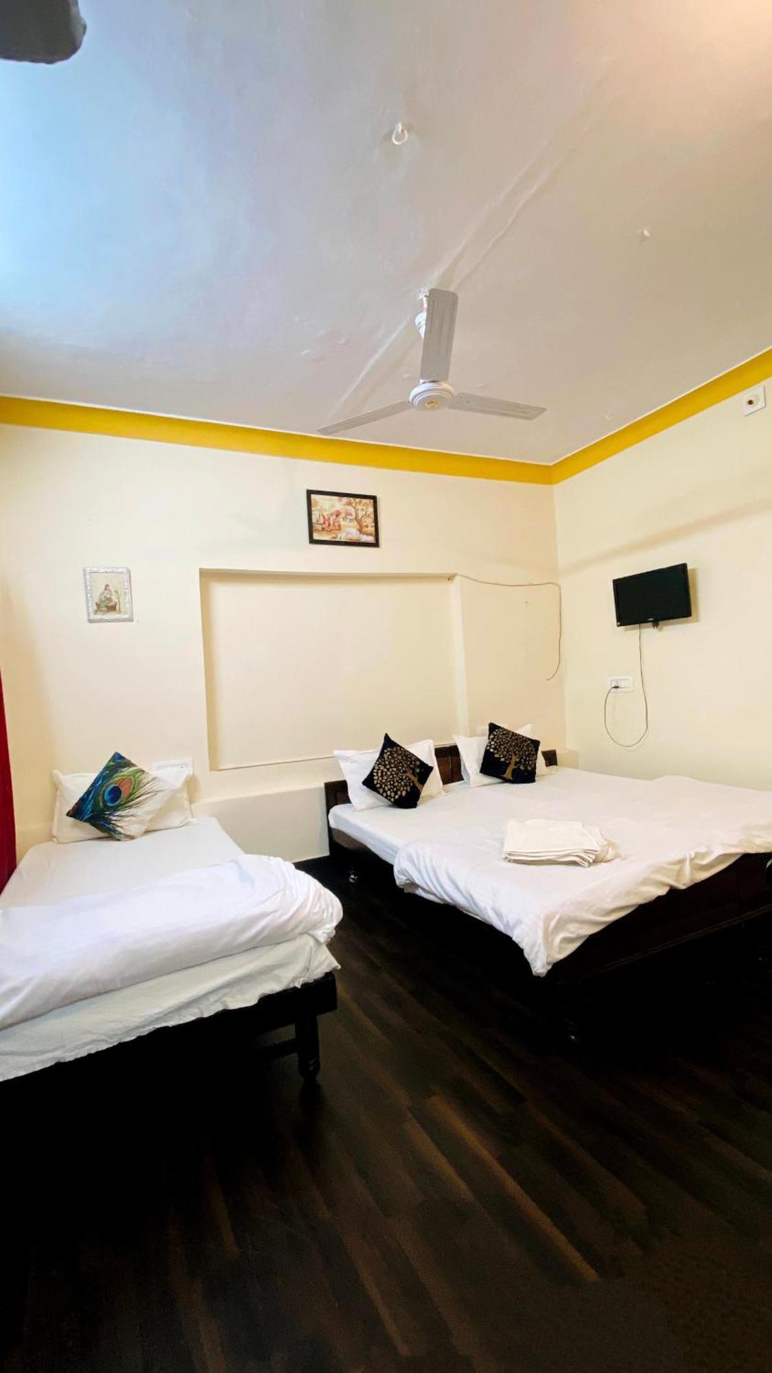 Hotel Lake Star Udaipur Bagian luar foto