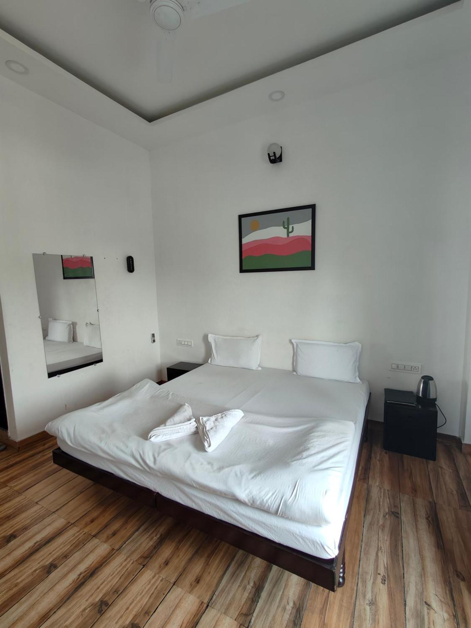 Hotel Lake Star Udaipur Bagian luar foto