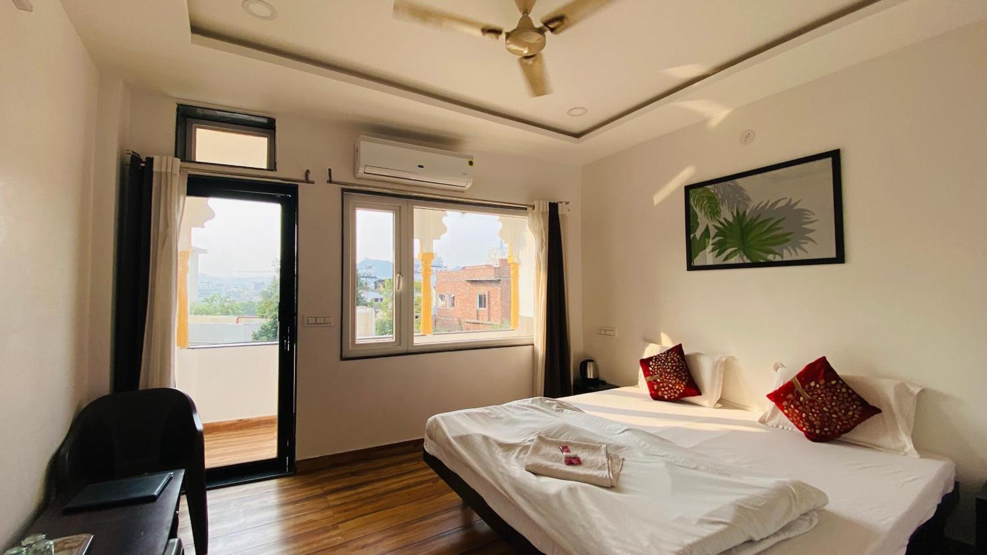 Hotel Lake Star Udaipur Bagian luar foto