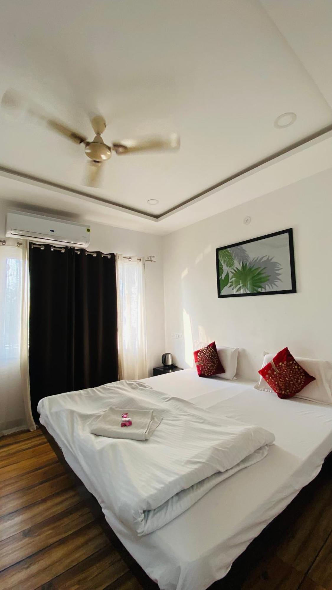 Hotel Lake Star Udaipur Bagian luar foto