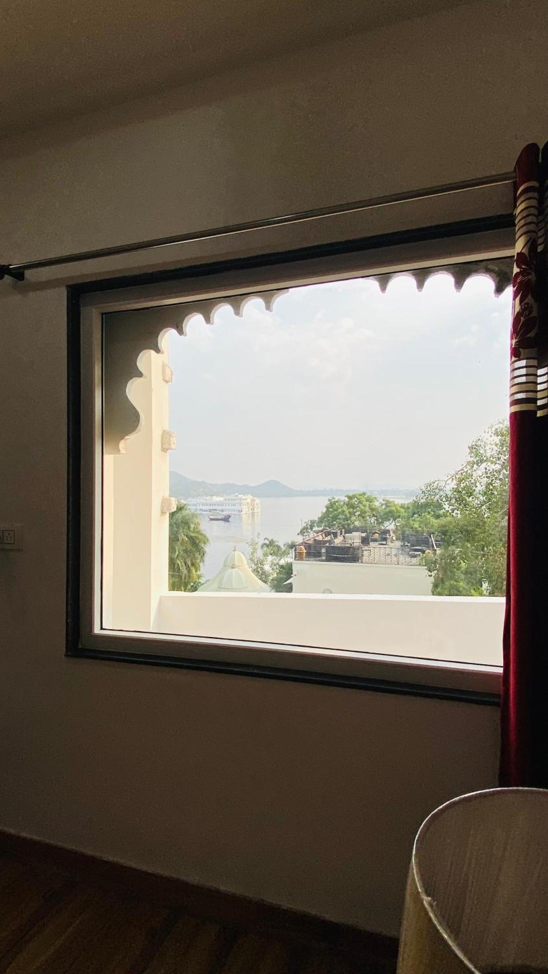 Hotel Lake Star Udaipur Bagian luar foto