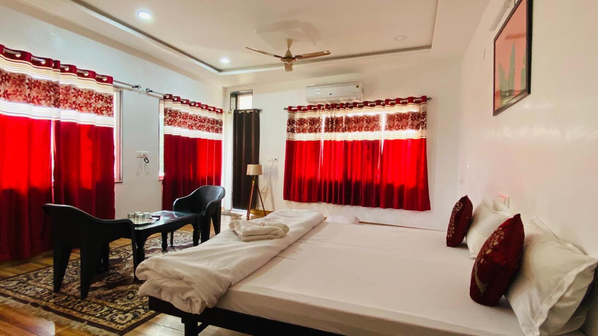 Hotel Lake Star Udaipur Bagian luar foto