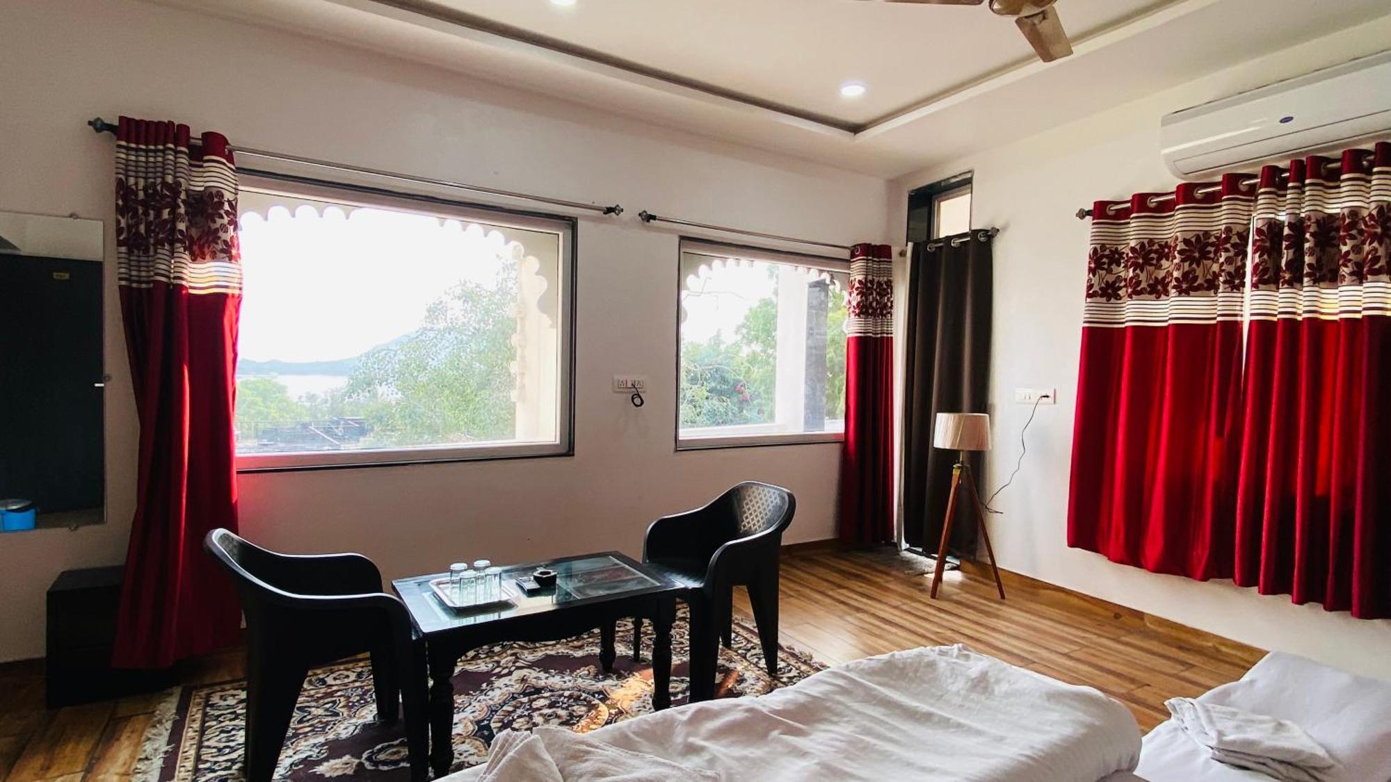 Hotel Lake Star Udaipur Bagian luar foto