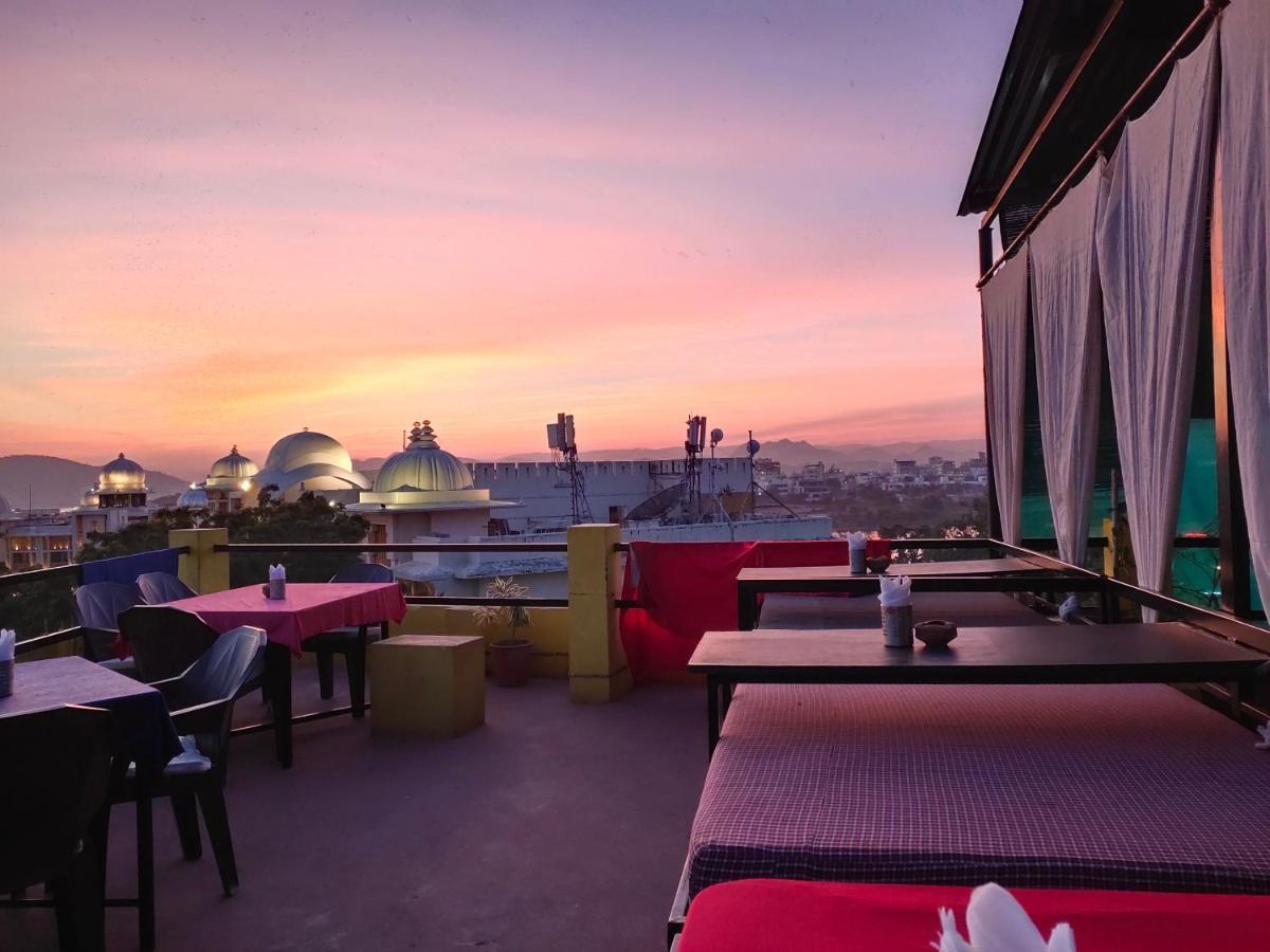 Hotel Lake Star Udaipur Bagian luar foto